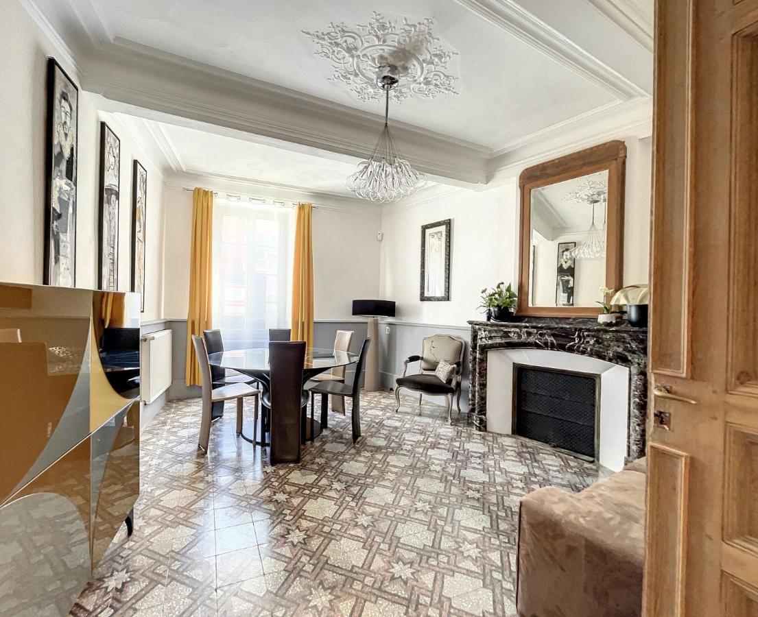 L'oiseau Bleu suite MERLE BLEU Roubia Extérieur photo