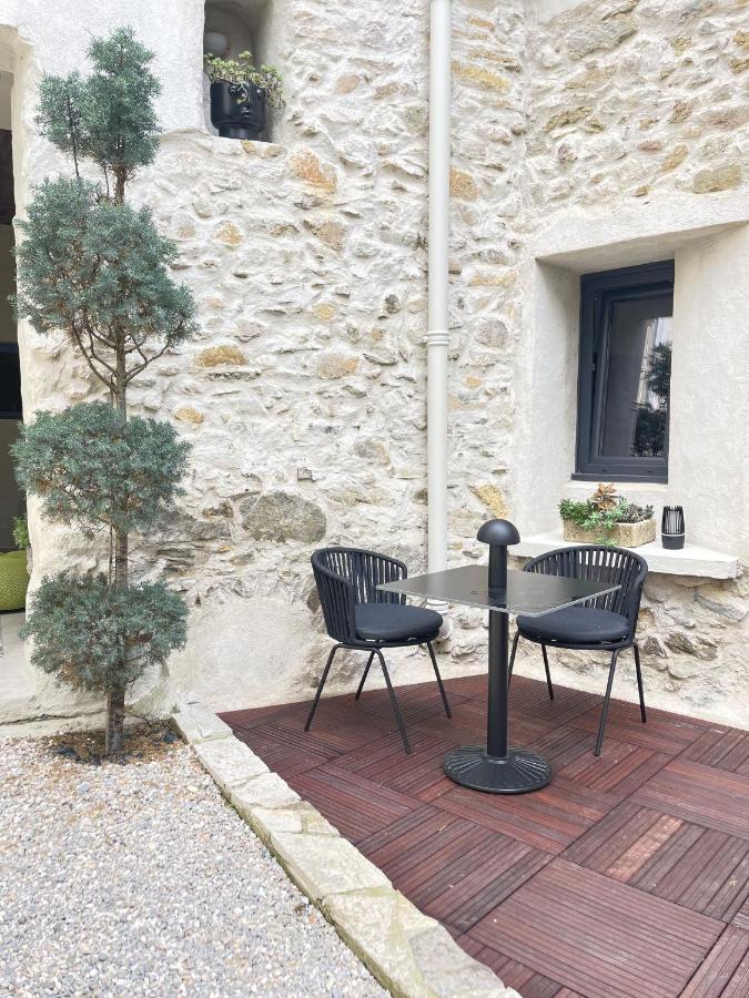 L'oiseau Bleu suite MERLE BLEU Roubia Extérieur photo